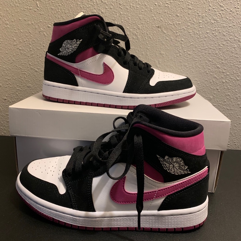 women’s air jordan mids